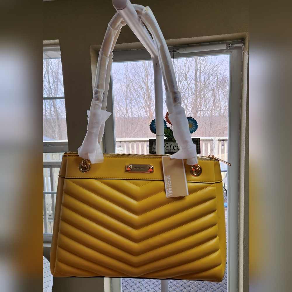 NWT Michael Kors Med Quilted Bag